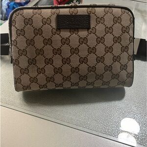 Gucci waist Pack. 100%Authentic. Purchased at the Gucci outlet in NY.